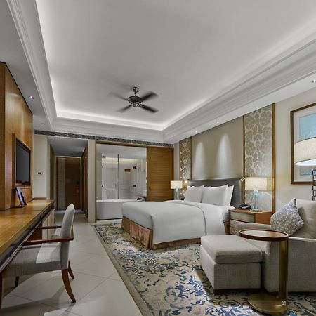 Hilton Haikou Meilan - Beachfront Hotel Экстерьер фото