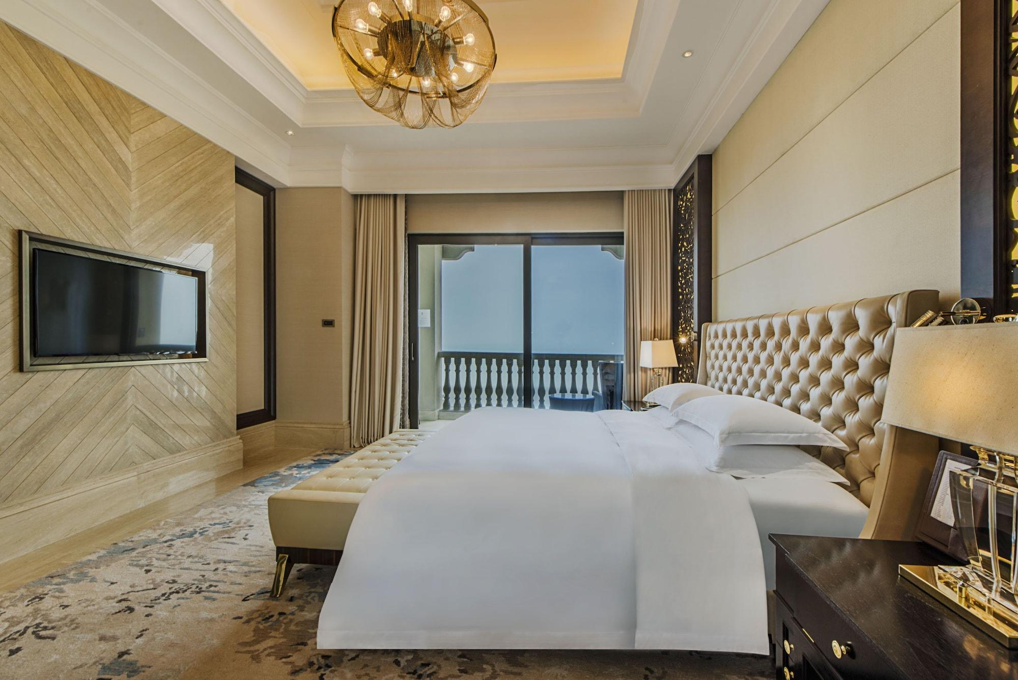 Hilton Haikou Meilan - Beachfront Hotel Экстерьер фото