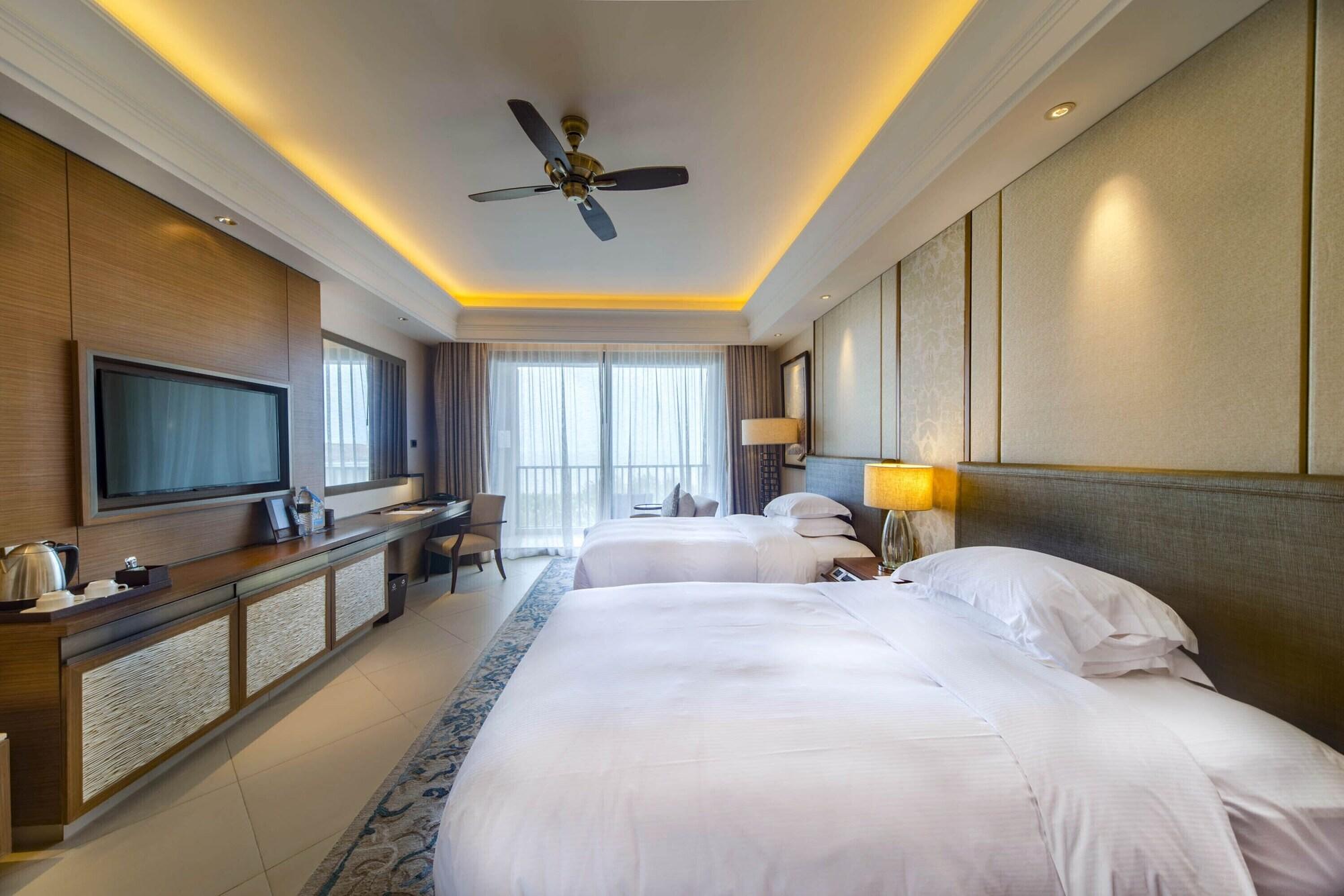 Hilton Haikou Meilan - Beachfront Hotel Экстерьер фото