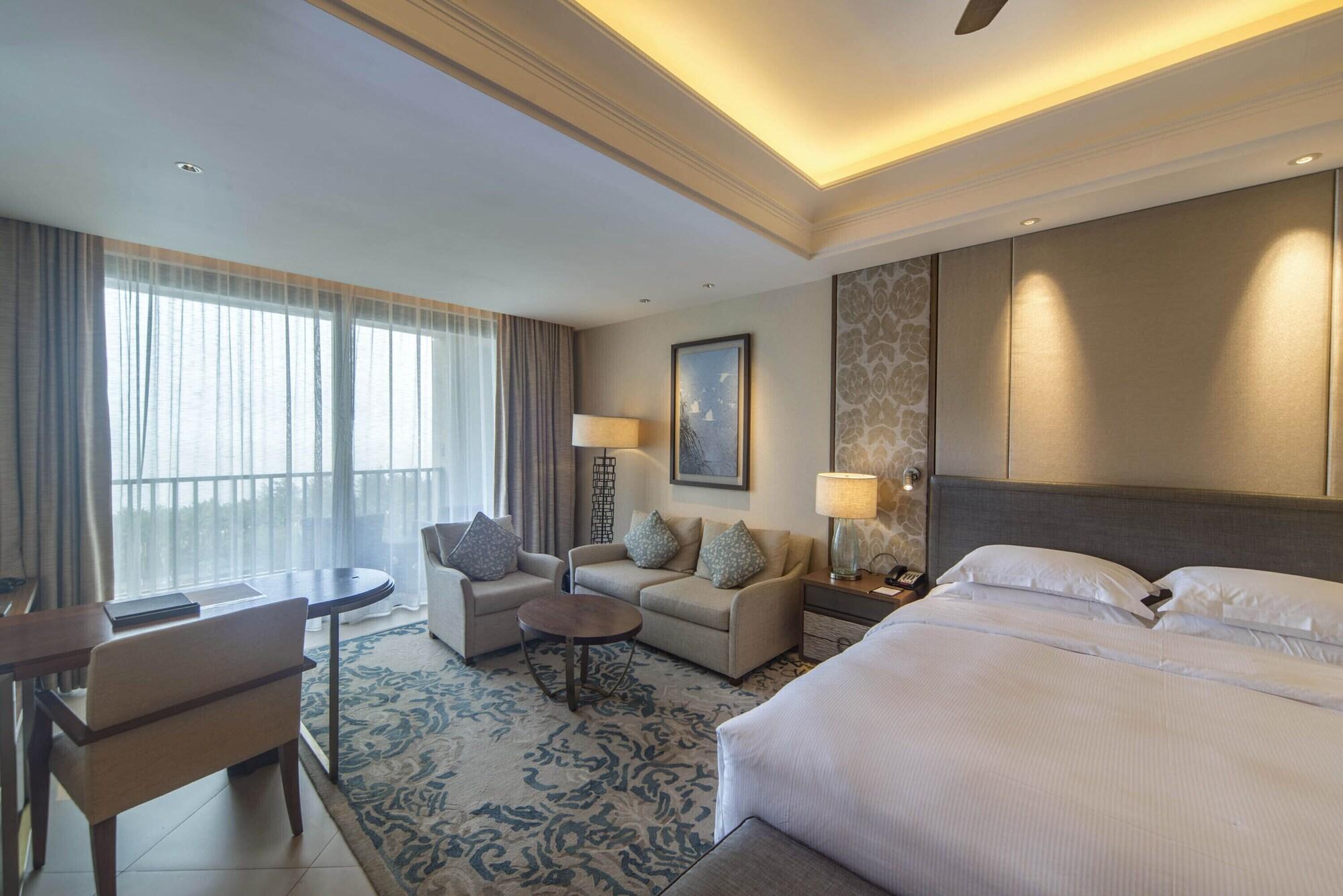 Hilton Haikou Meilan - Beachfront Hotel Экстерьер фото