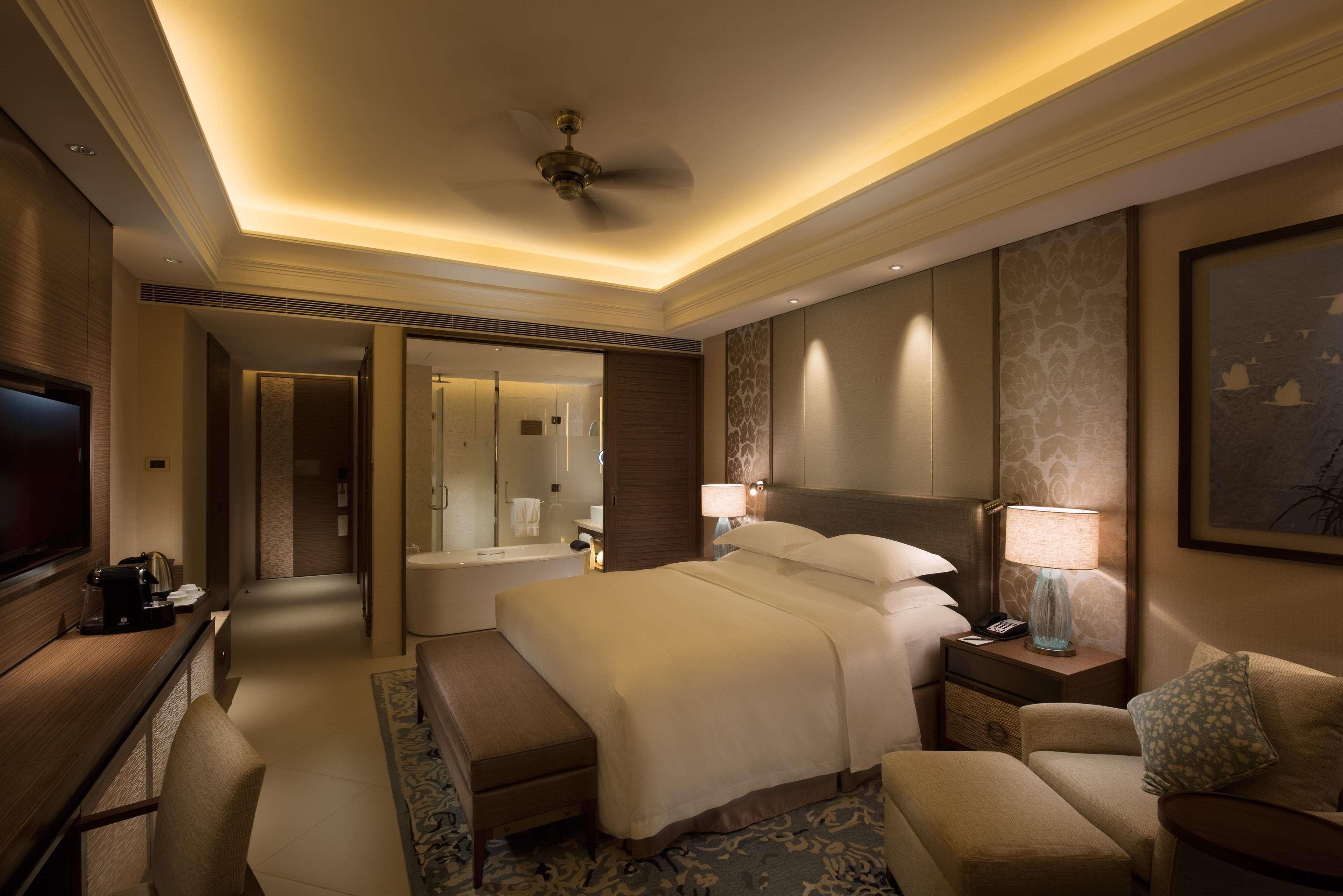 Hilton Haikou Meilan - Beachfront Hotel Экстерьер фото