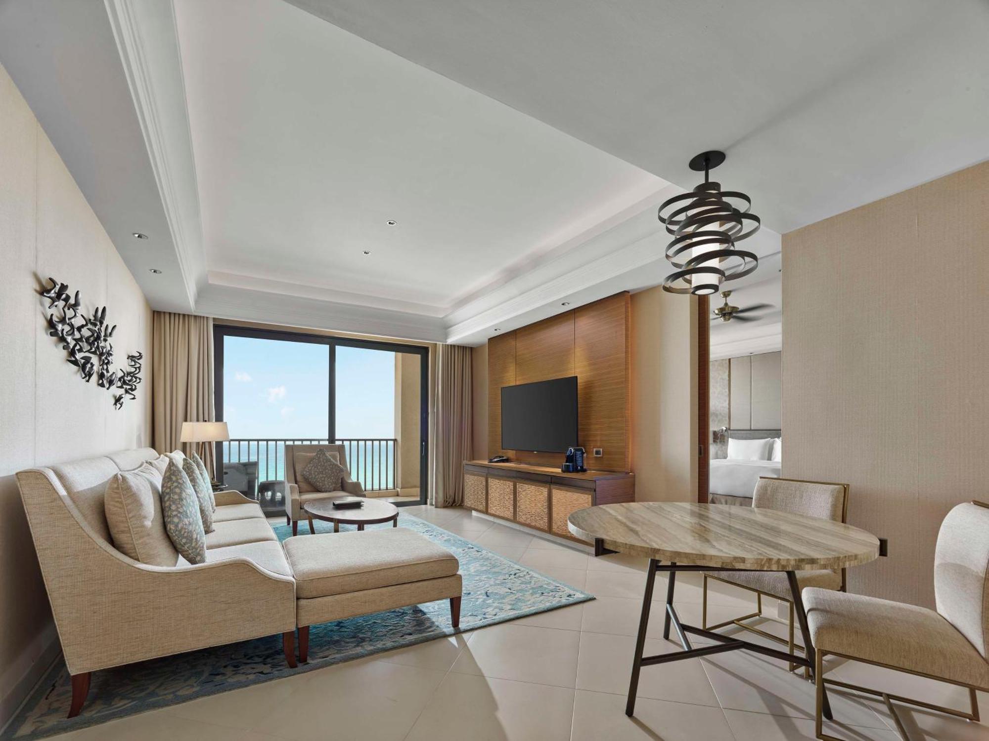 Hilton Haikou Meilan - Beachfront Hotel Экстерьер фото