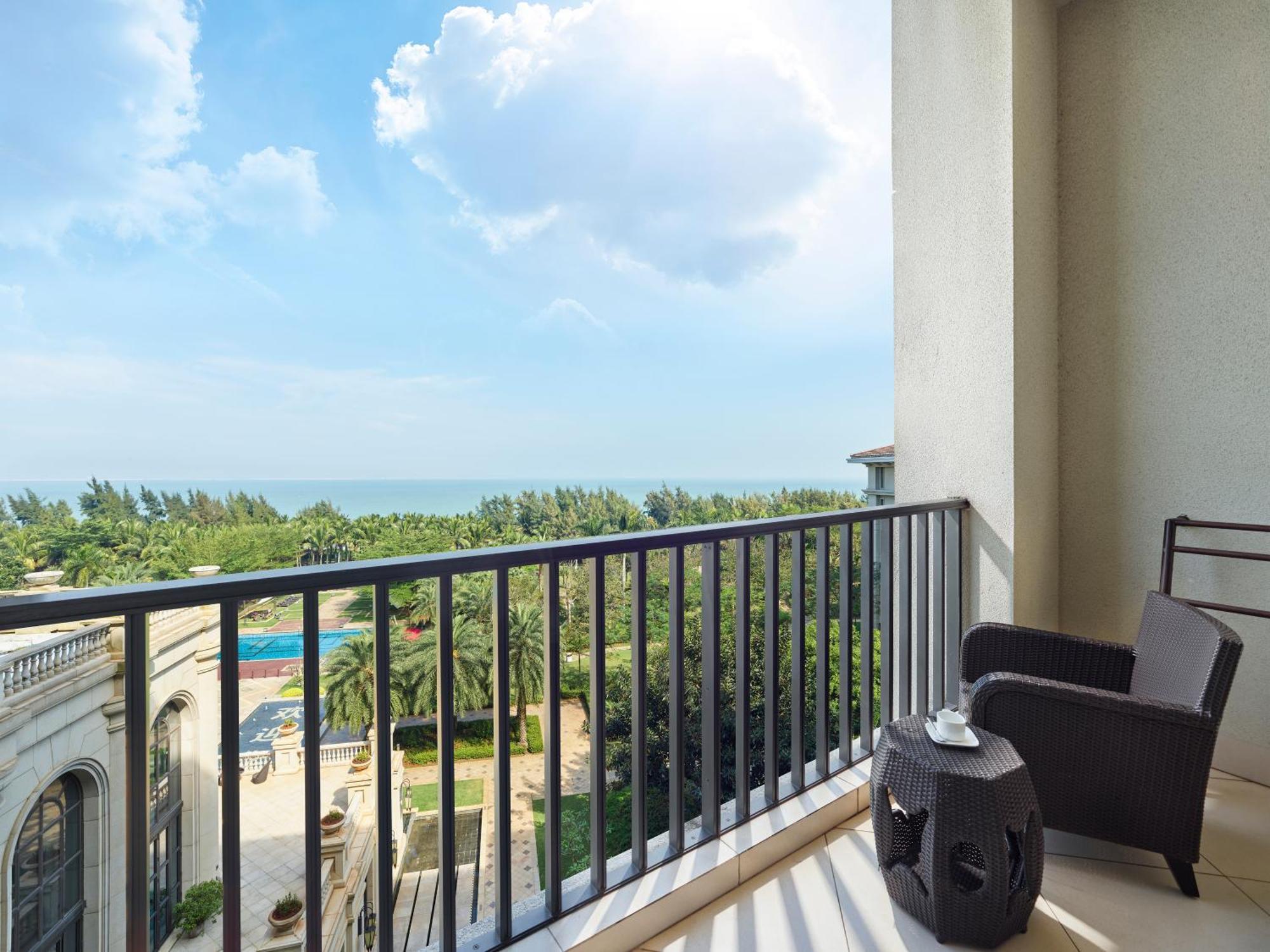 Hilton Haikou Meilan - Beachfront Hotel Экстерьер фото