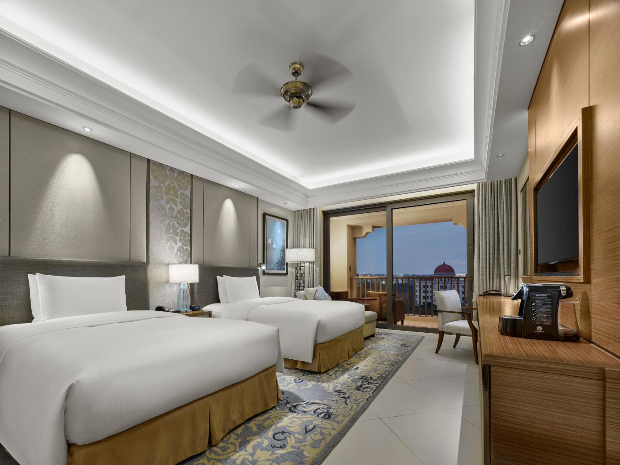 Hilton Haikou Meilan - Beachfront Hotel Экстерьер фото