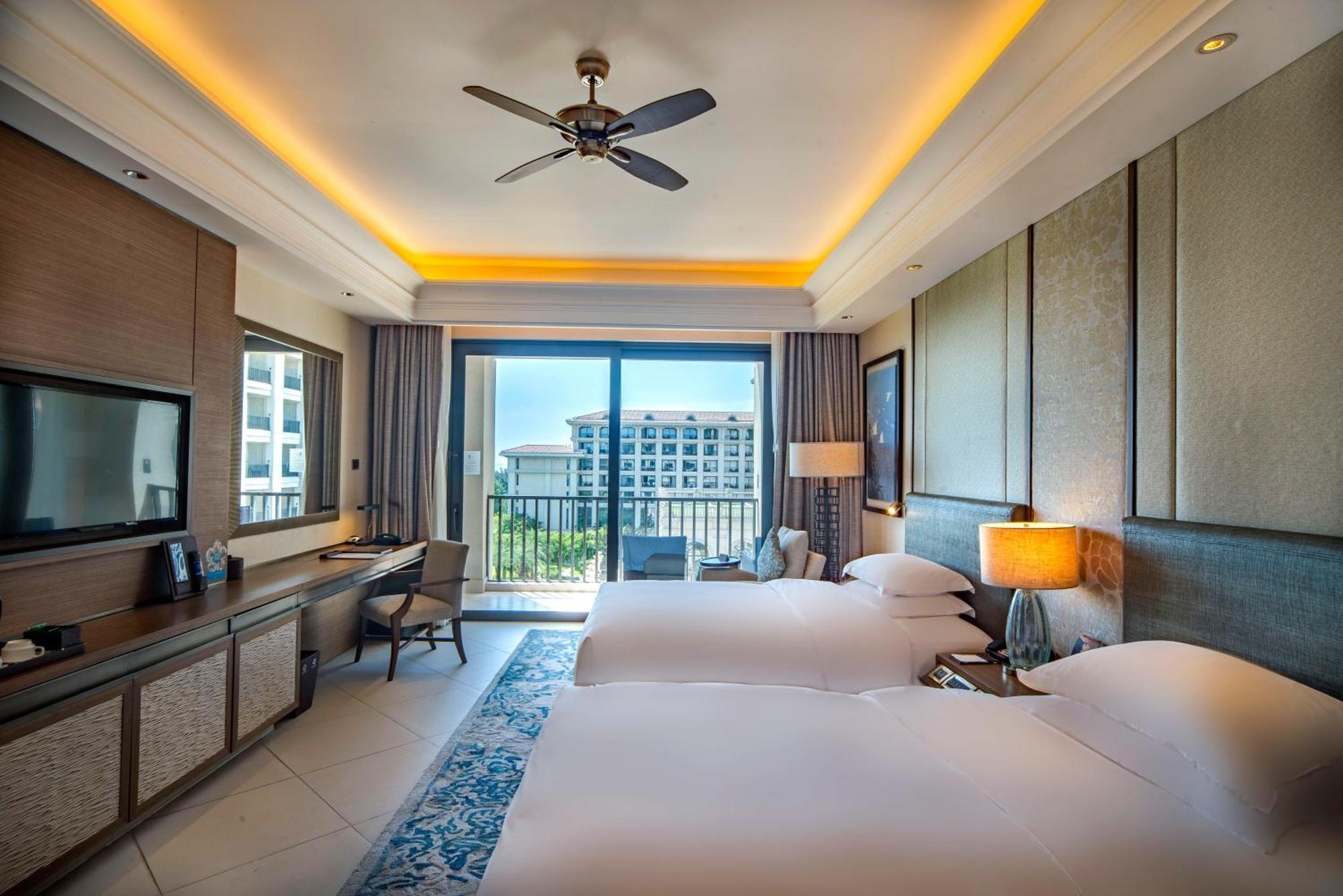 Hilton Haikou Meilan - Beachfront Hotel Экстерьер фото