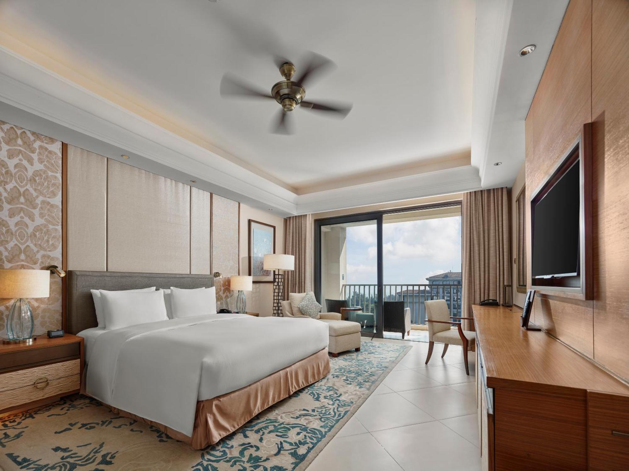 Hilton Haikou Meilan - Beachfront Hotel Экстерьер фото