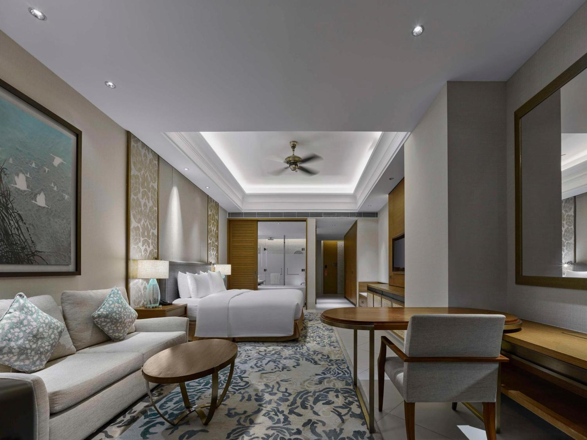 Hilton Haikou Meilan - Beachfront Hotel Экстерьер фото
