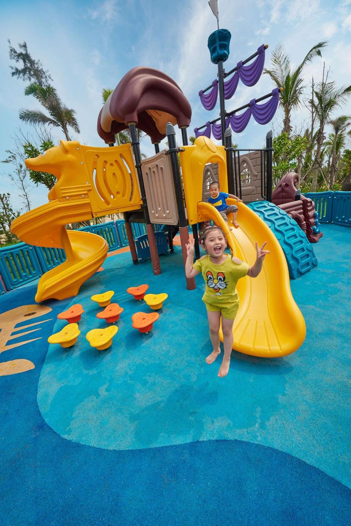 Hilton Haikou Meilan - Beachfront Hotel Экстерьер фото