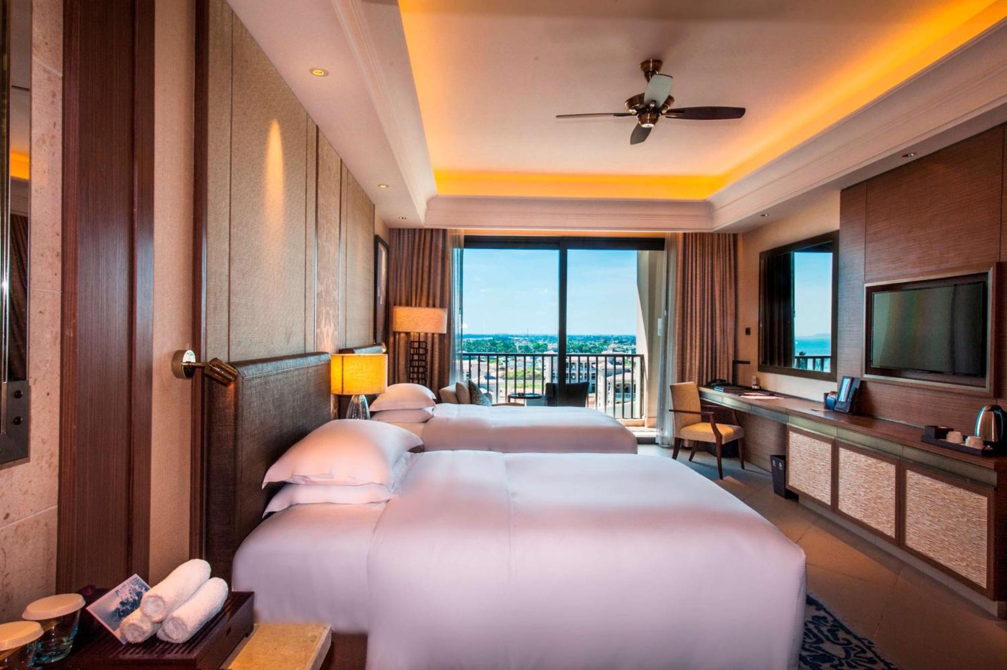 Hilton Haikou Meilan - Beachfront Hotel Экстерьер фото